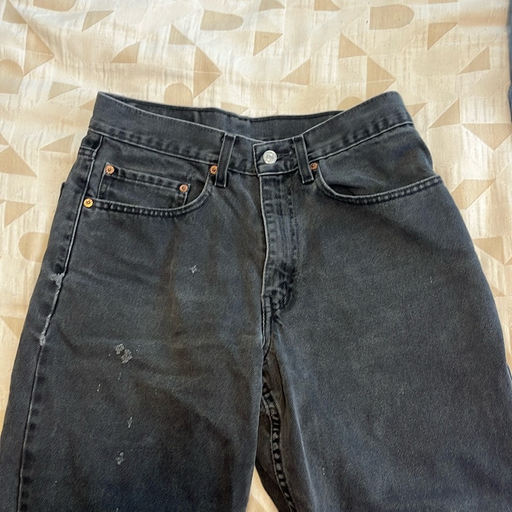Vintage Levi’s 550 relaxed fit jeans. Distressed details. 32 x 32